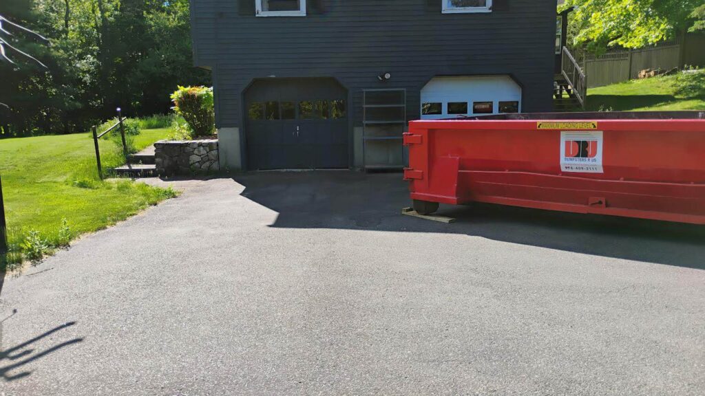Efficient 10 Yard Dumpster Rental for House Clean-Outs in Georgetown, MA